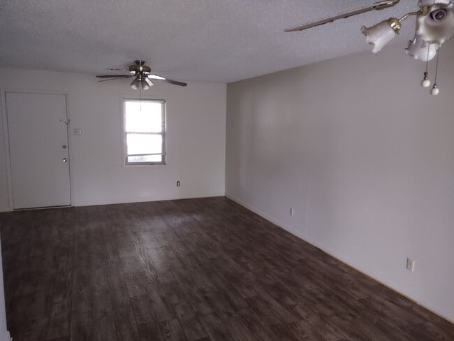 Photo - 115 W Nelson Rd