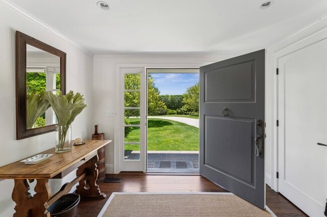 Photo - 303 Sagg Main St