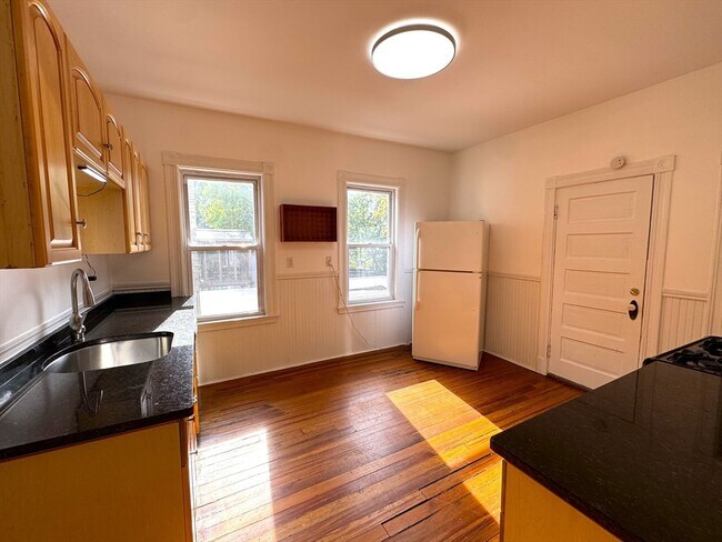 Photo - 67 Washburn Ave Unidad 2