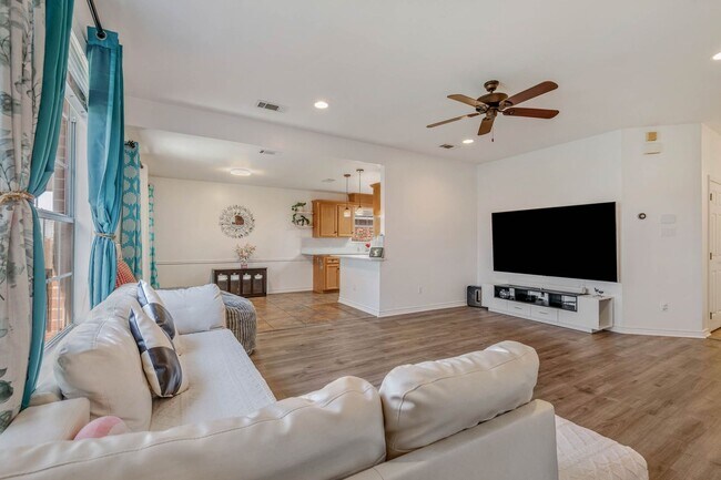 Photo - Beautiful 3/2 House in Edelweiss Estates! ...