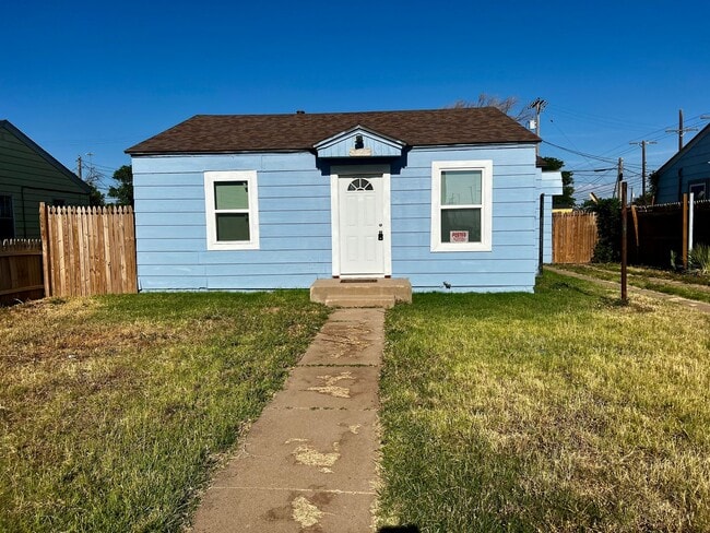 Building Photo - Cozy 2 Bedroom Home