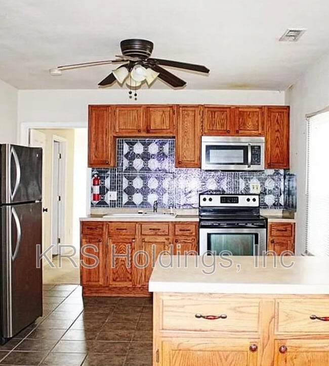 Photo - 1130 Commerce Ave