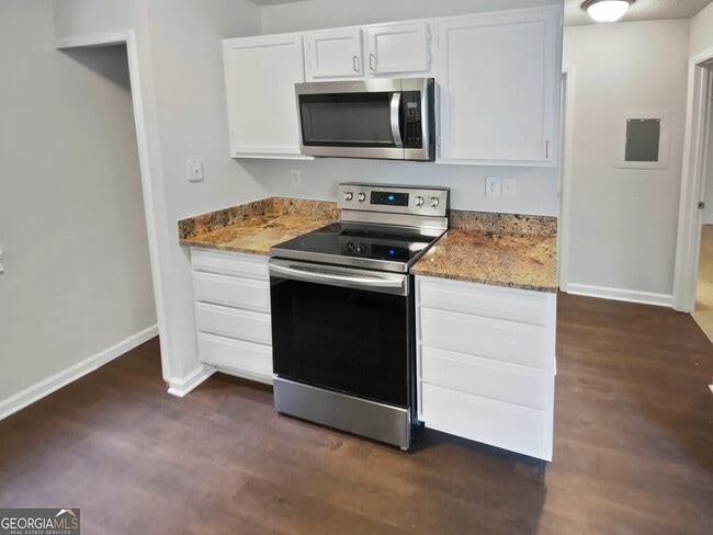 Room in Apartment on Cypress Pointe St