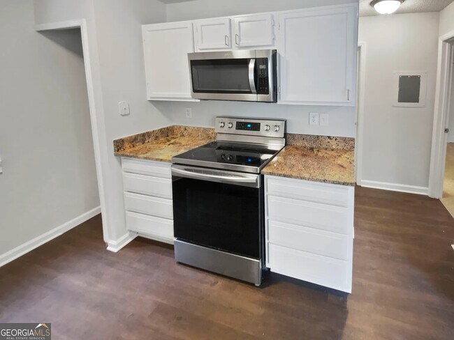 Photo - Room in Apartment on Cypress Pointe St