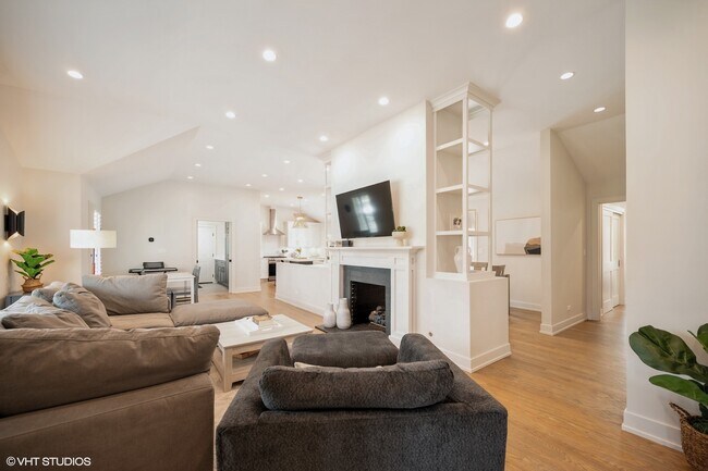 Photo - 580 N Happ Rd