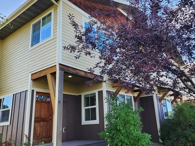 Building Photo - 4 Bedroom Townhome for Rent in Bozeman