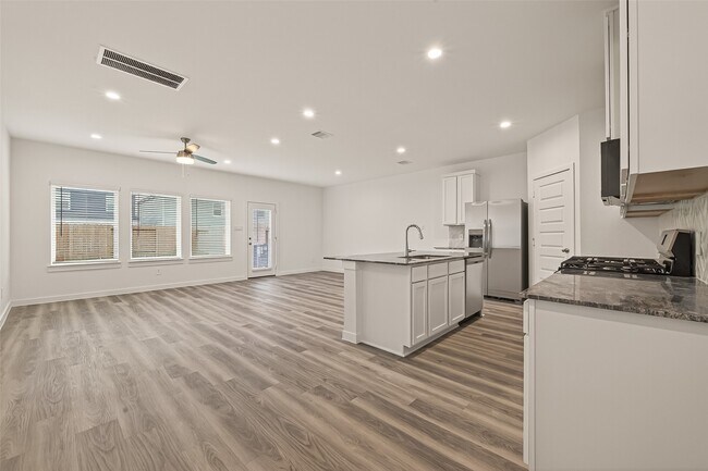 Photo - 2826 Lisburn Ter Ln