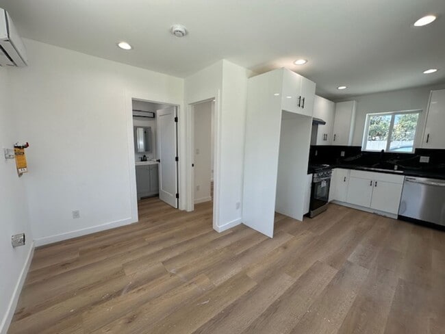 Photo - Brand new 1+1