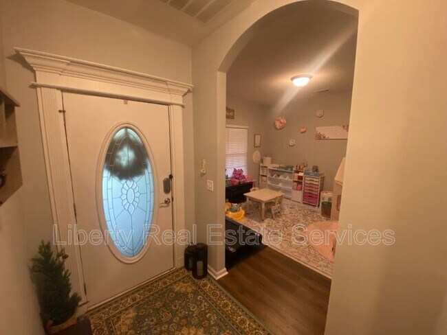 Photo - 162 Carriage Way