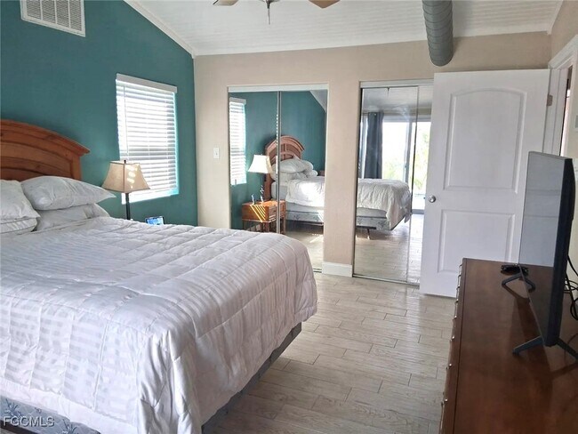 Photo - 2470 Rose Ave