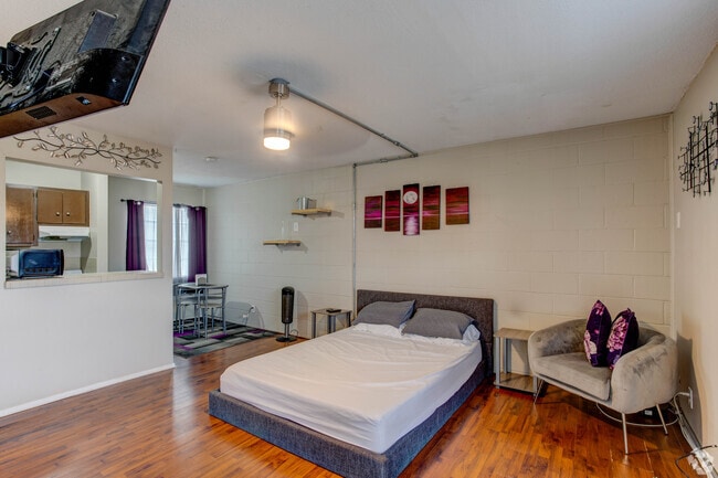 Studio - 400SF
