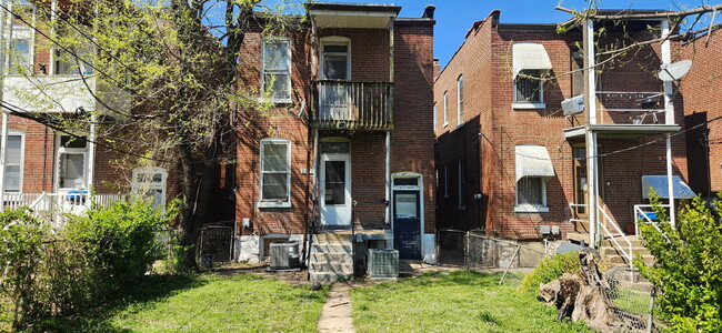 "Charming 2-Bedroom Duplex in St Louis – Your Next Cozy Retreat Awaits!"