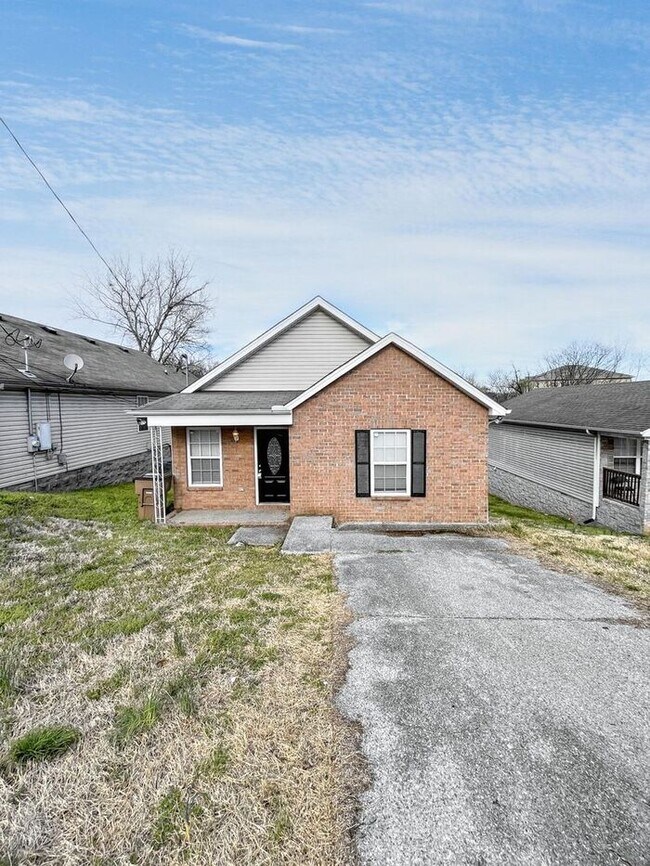 3-Bedroom Home with Convenient Access to N... - 3-Bedroom Home with Convenient Access to N...