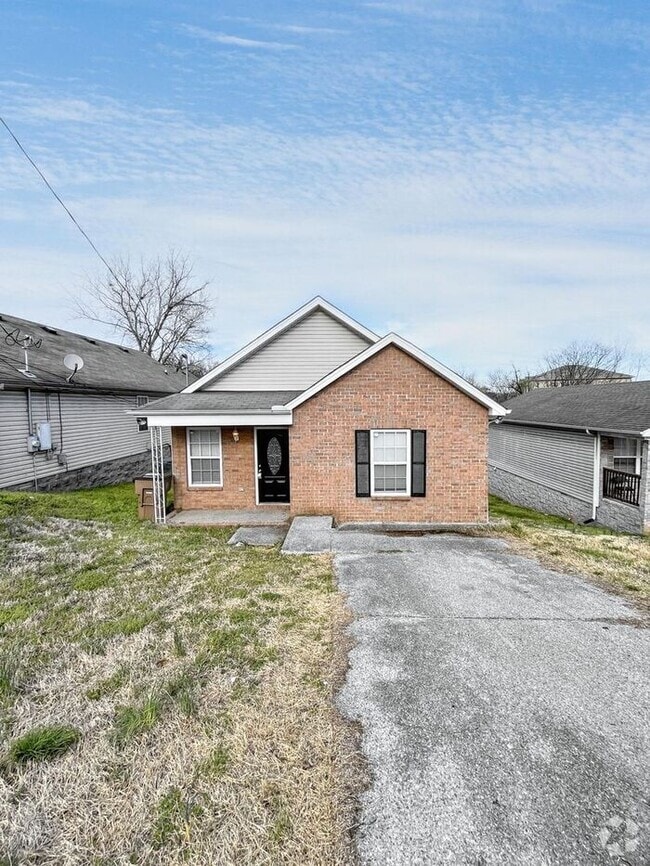 Building Photo - 3-Bedroom Home with Convenient Access to N...