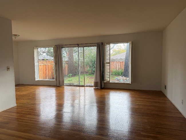 Photo - 1941 Perry Ave