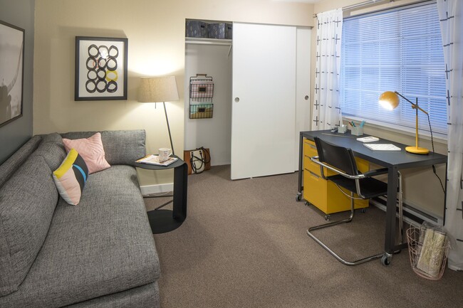 Photo - Landmark at Tanasbourne