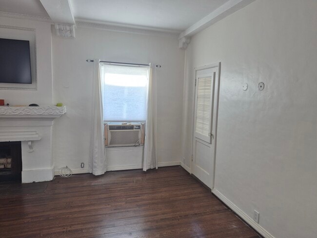 Family Room - 357 S Doheny Dr Unit 357 S Doheny Dr