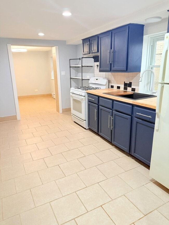 Building Photo - 2807 N 74th Ct Unit B