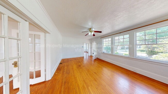 Photo - 231 W 10th St