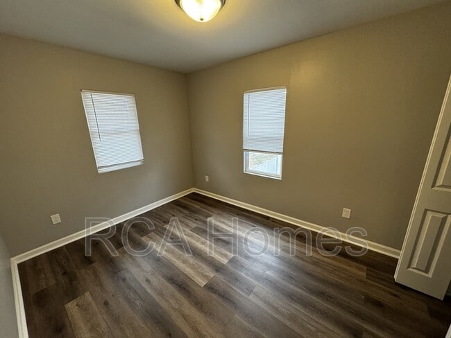 Photo - 3747 E Market St