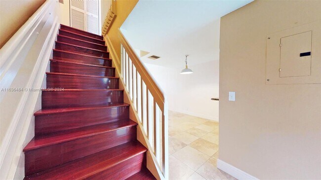Photo - 203 Mallory Ct