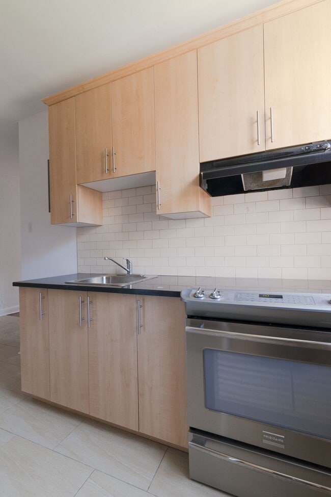 Photo - 4715 Chem. Queen Mary Unité 2