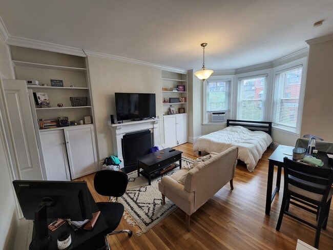 Building Photo - 387 Marlborough St Unit 7