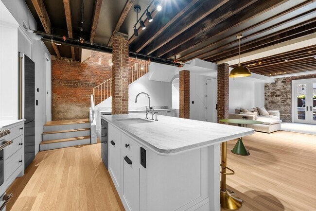 Photo - 320 Tappan St Unidad 3