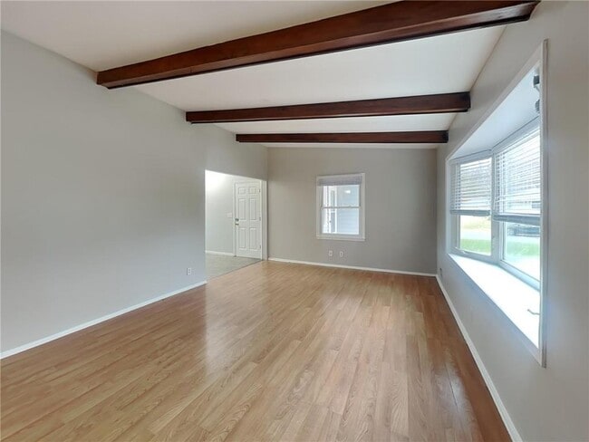 Photo - 2272 Hazel St N