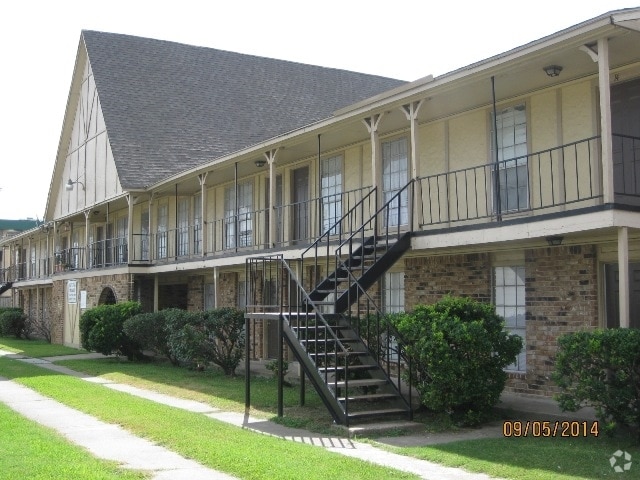 Building Photo - Victoria Manor Rental