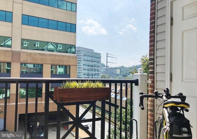 Photo - 200 W Elm St Unidad 1211