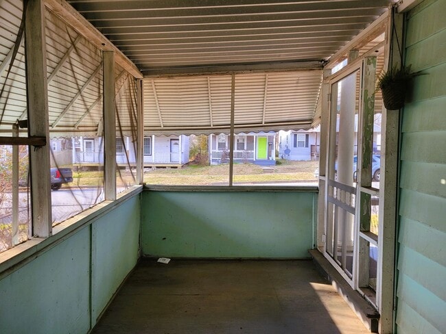 Photo - Remodeled bungalow in Church Hill with 3 bedrooms and 1 full bath