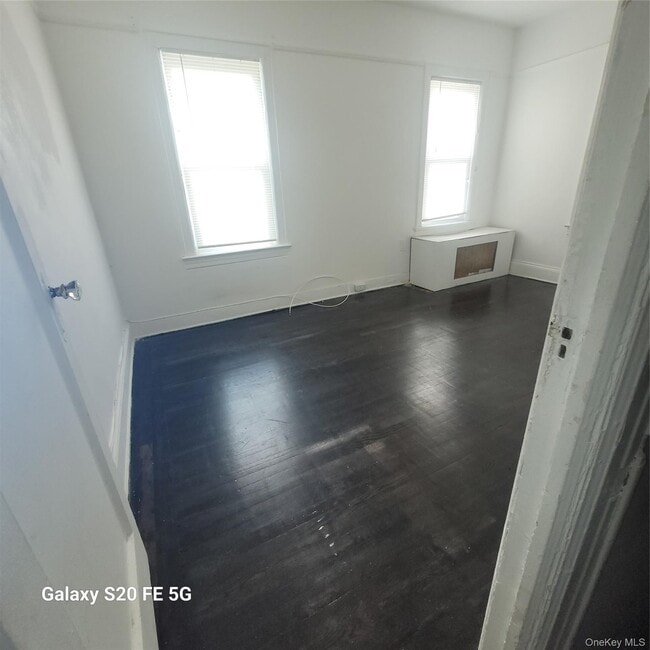 Photo - 93-18 240th St