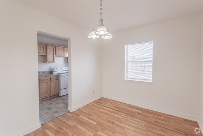 1BR,1BA,-655SF
