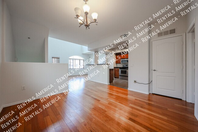 Photo - 2402 E 5th St Unidad 1515