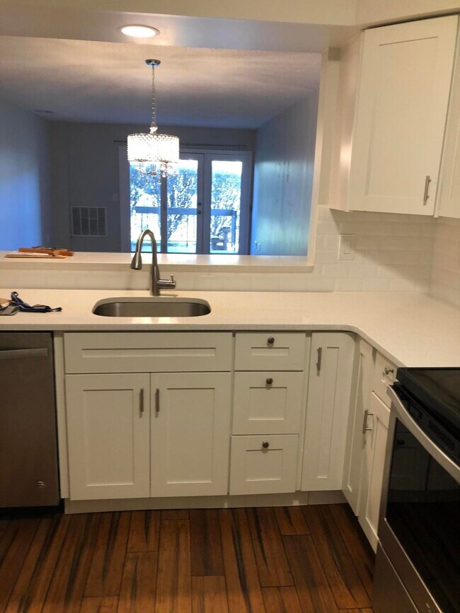 32 Center Ave 3b  