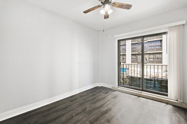 Photo - 4520 N Clarendon Ave Unidad 206