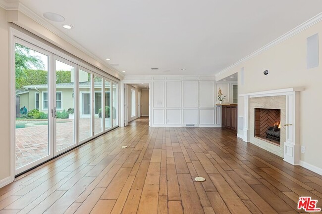 Photo - 4211 W Toluca Lake Ln