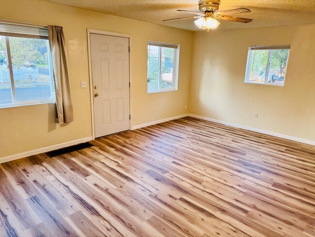 Building Photo - 1828 E Rockwell Ave Rental