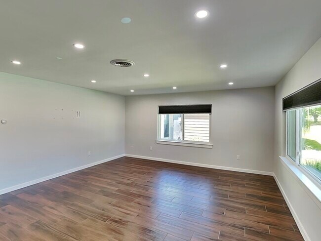 Photo - 2852 Scarlet Rd