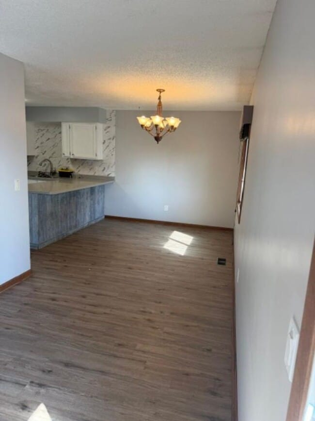 1301 Polk St S