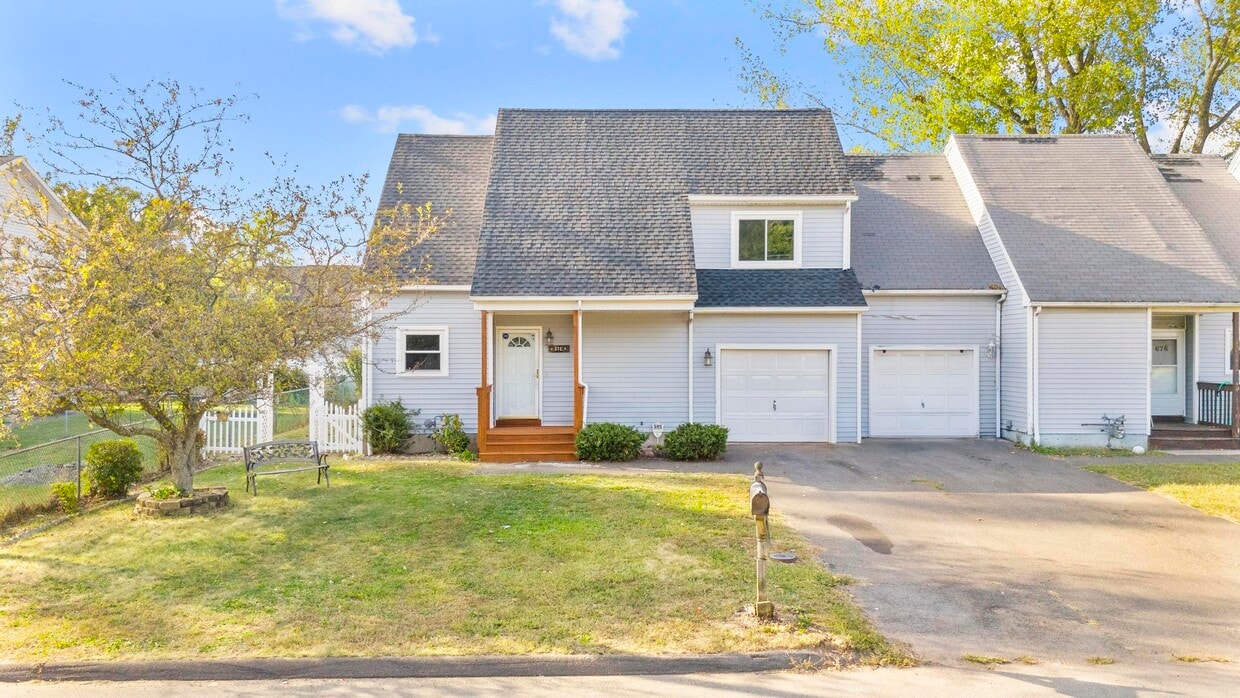 Photo - 670 Middletown Ave (New Haven, CT)
