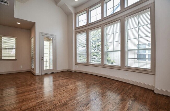 Photo - 2908 Leeland St