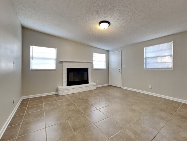 Photo - 312 Suzanne Dr