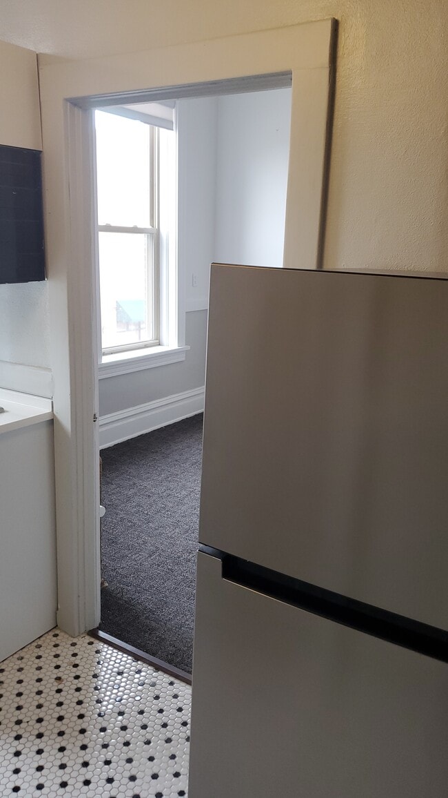 Photo - 432 N Milwaukee Ave