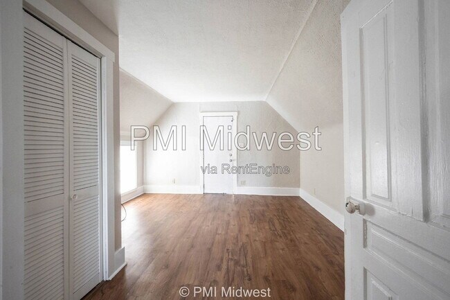 831.5 S Webster St