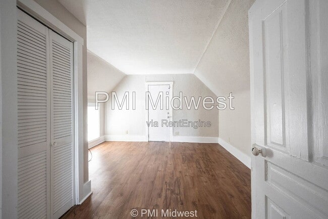Photo - 831 S Webster St