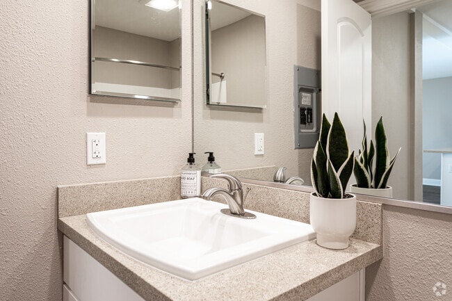 1BR, 1BA -700SF