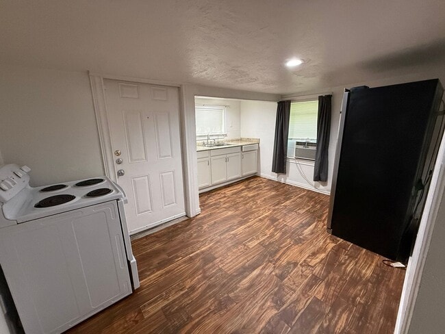 Photo - Charming 1-Bedroom Apartment with Hardwood Floors Near Downtown San Antonio