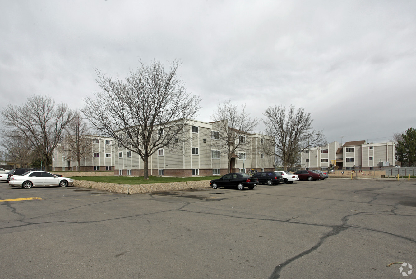 Photo - Island Grove Village Apartments